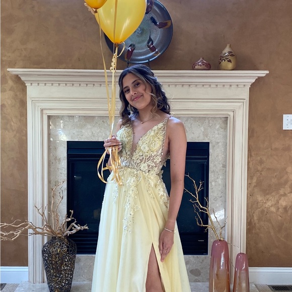 Mac Duggal yellow chiffon gown - Picture 10 of 11